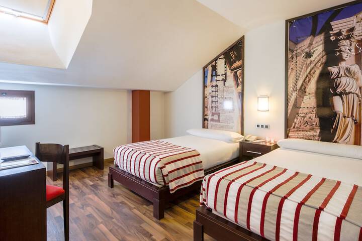 Room 2 of 16
