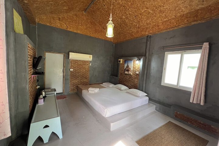 Room 16 of 100