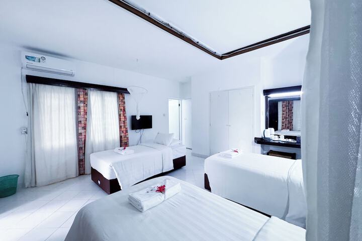 Room 12 of 103