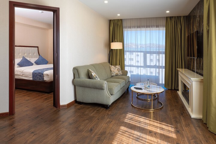 Room 8 of 19