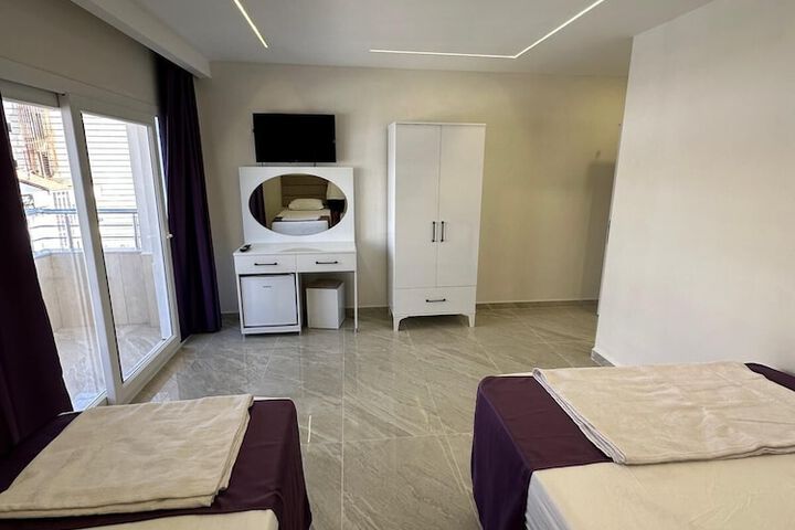 Room 4 of 15