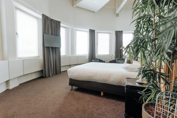 Room 40 of 67