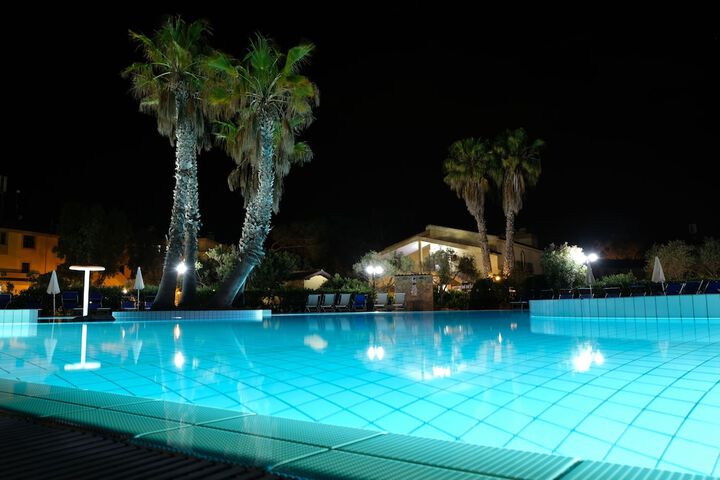 Hotel Pool