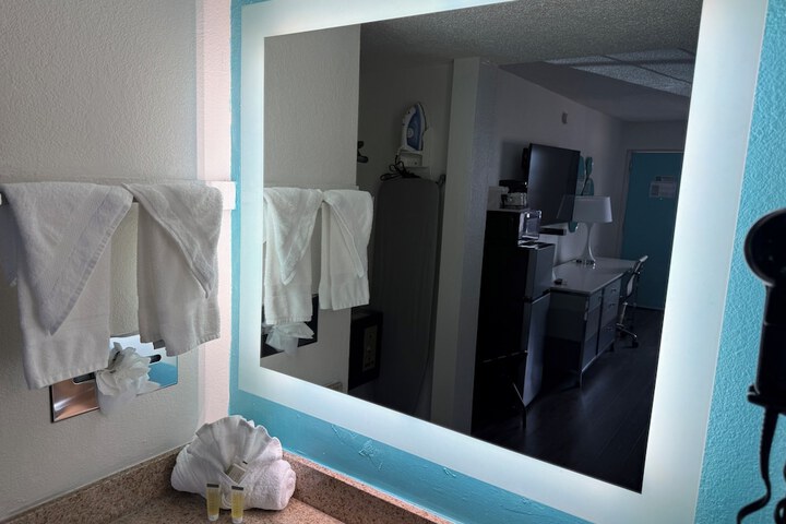 Room 8 of 13