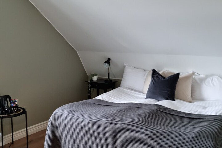 Room 14 of 102