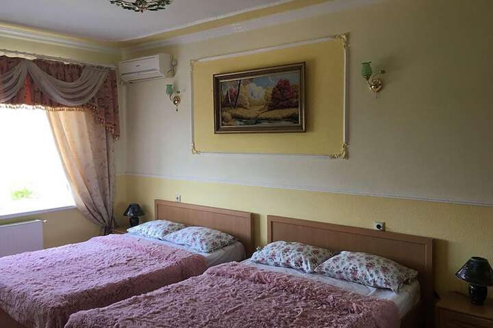 Room 3 of 28