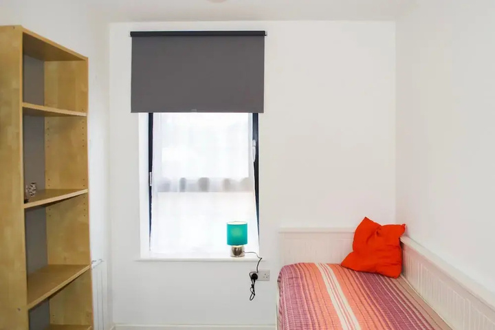 Room 10 of 12