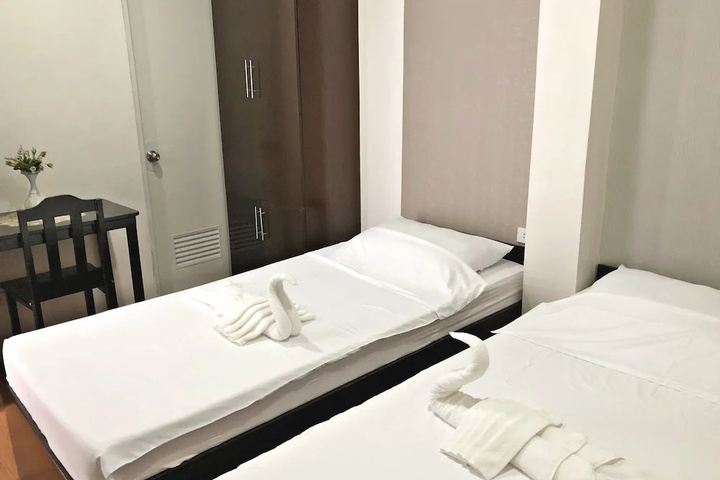 Room 7 of 13