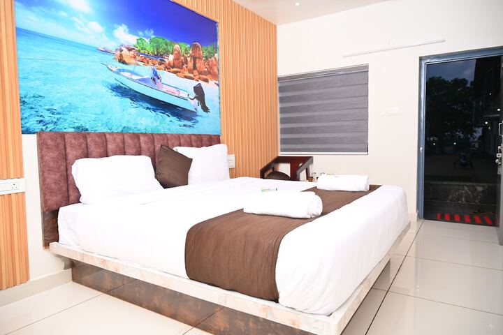Room 16 of 36