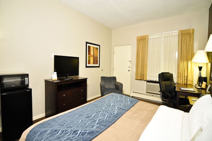 1 King Bed (5 of 19)