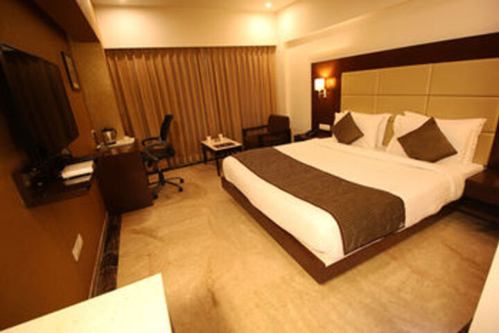 OYO Premium Jubilee Garden Jawahar Road