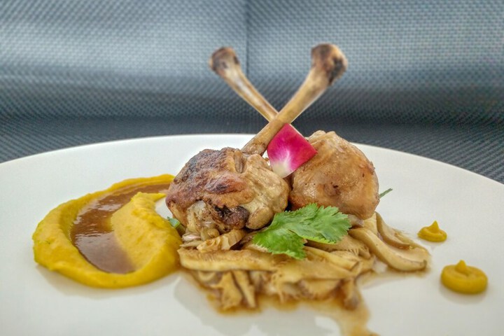 Dining 38 of 77