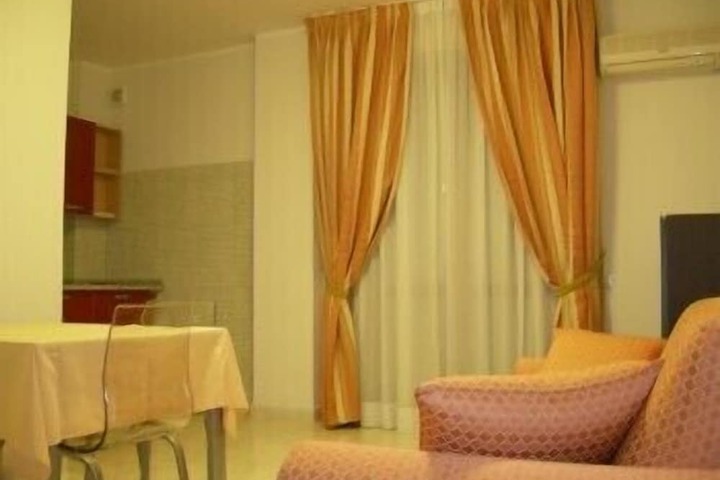 Room 12 of 32