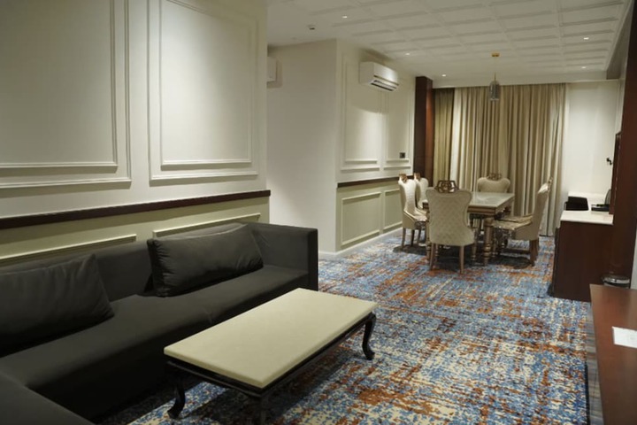 Room 12 of 38