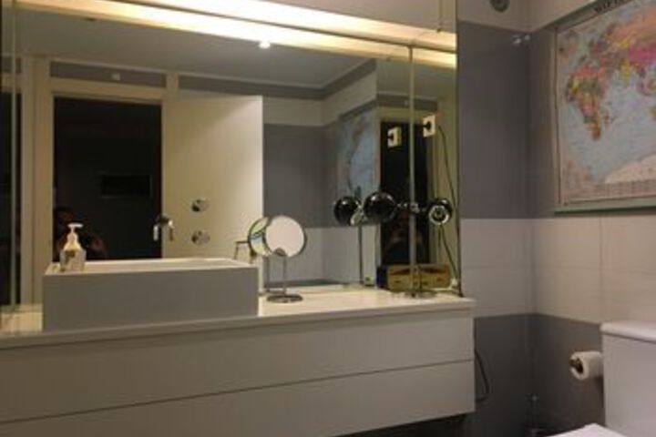 Room 4 of 19