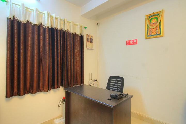 OYO 15478 LALANA RESIDENCY
