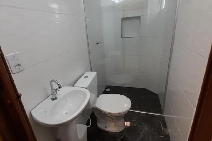 Room 9 of 16