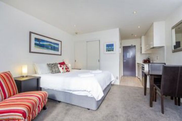 Room 10 of 12