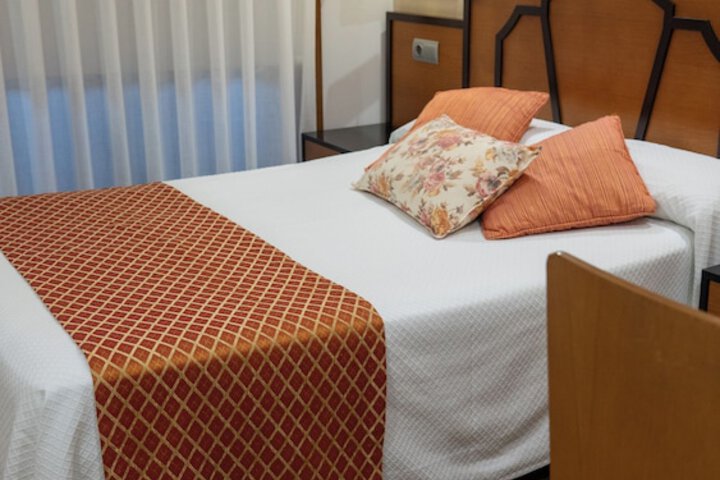 Room 7 of 28