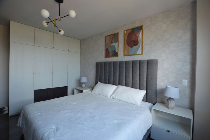 Room 2 of 233