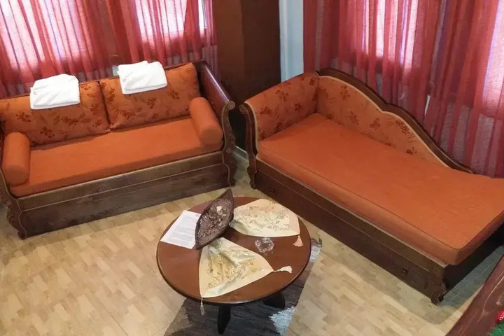 Room 13 of 23