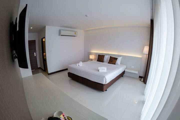 Room 18 of 32
