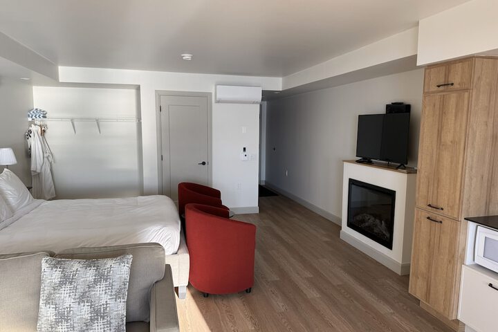 Room 11 of 48