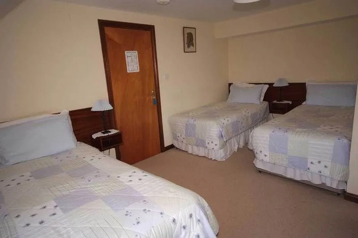 Room 2 of 9