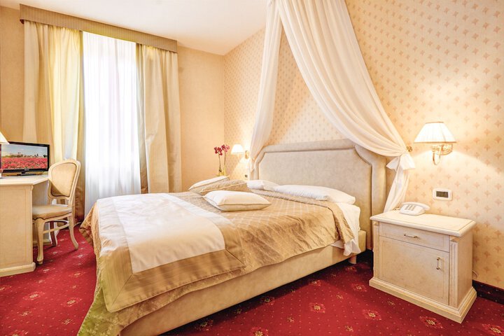 Room 28 of 54