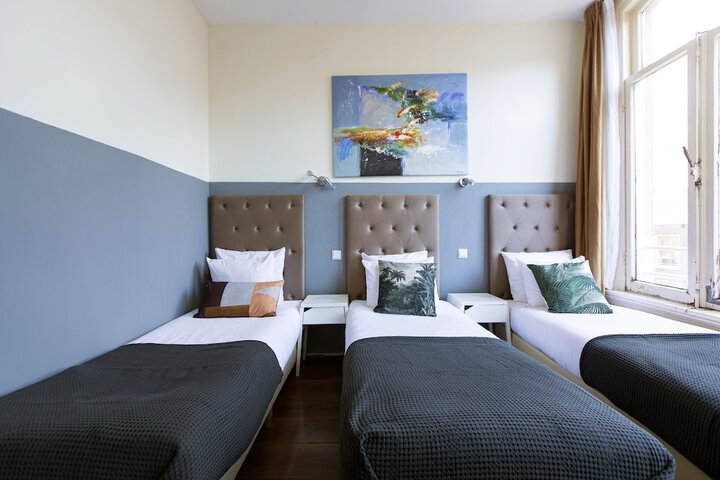 Room 32 of 59
