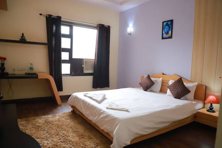 Room 8 of 19