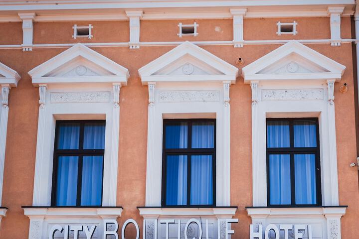 Exterior of City Boutique Hotel Reghin