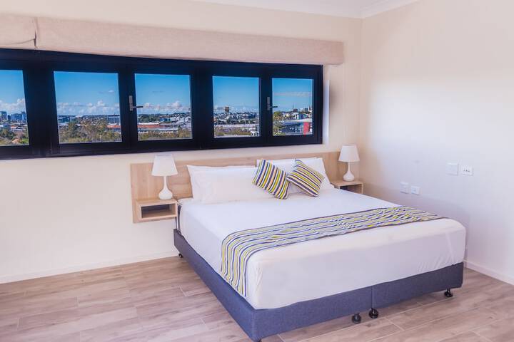 Room 3 of 73