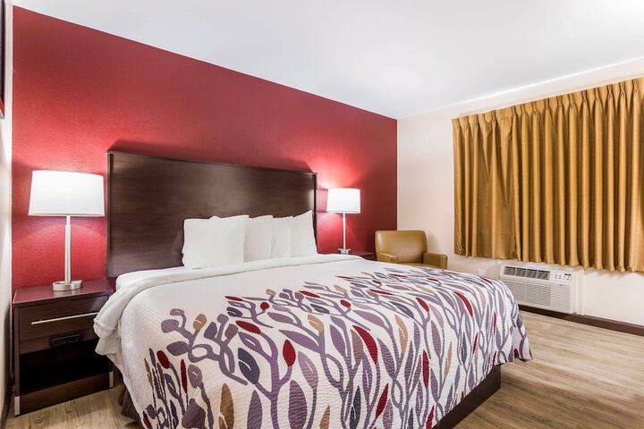 Standard King Bed Accessible (12 of 12)