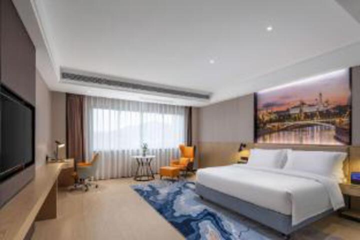 Room 5 of 6