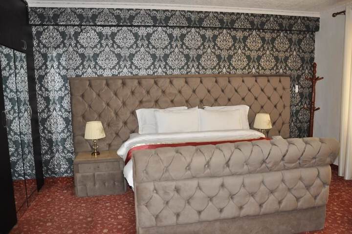 Room 4 of 23