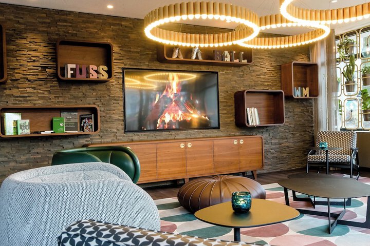 Lounge 49 of 54