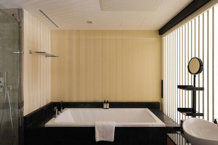 Room 43 of 81