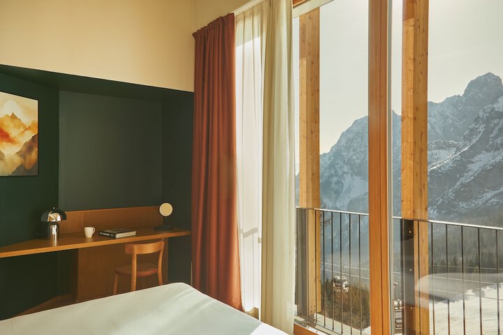 Room 13 of 35