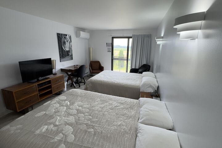 Room 33 of 80