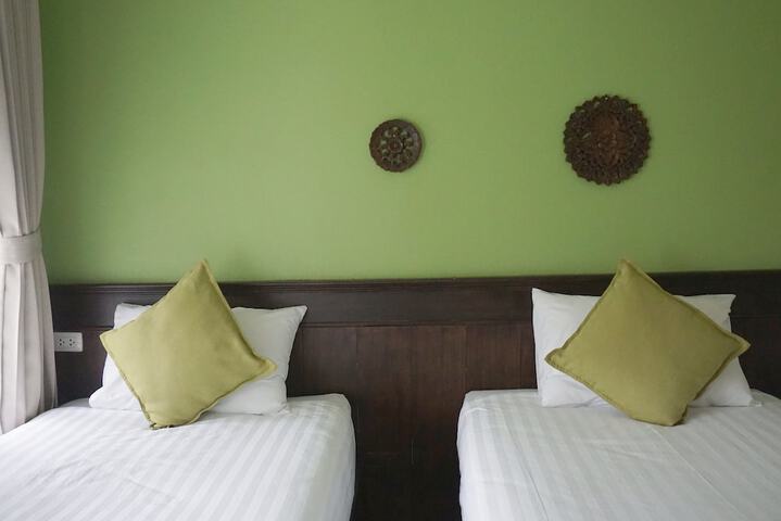 Room 12 of 89