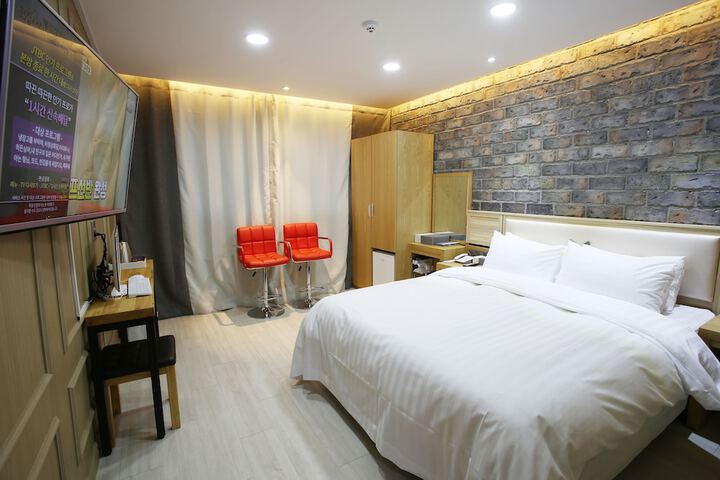 Room 6 of 29