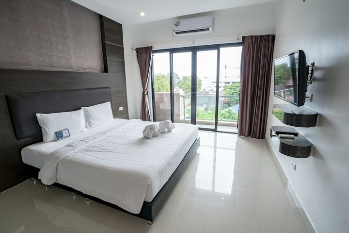 Room 5 of 140