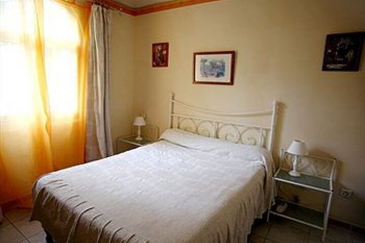 Room 5 of 10