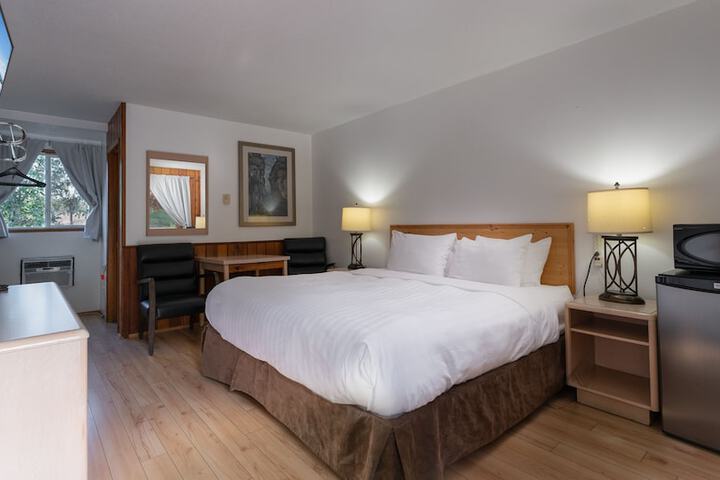 Room 4 of 28