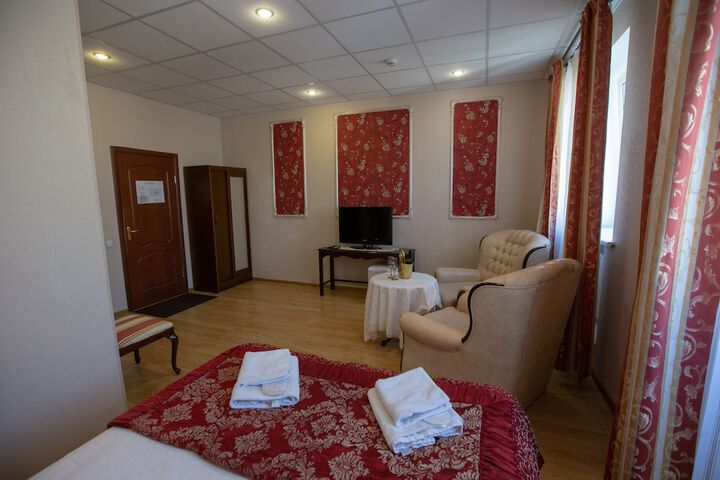 Room 5 of 67
