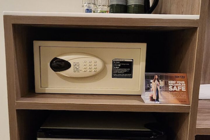 Room 51 of 75