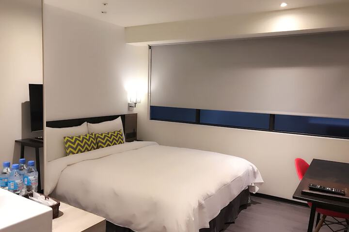 Room 42 of 99