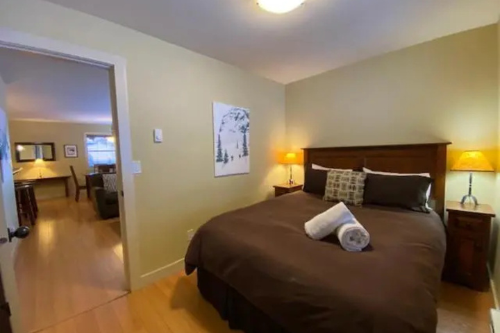 Room 4 of 16