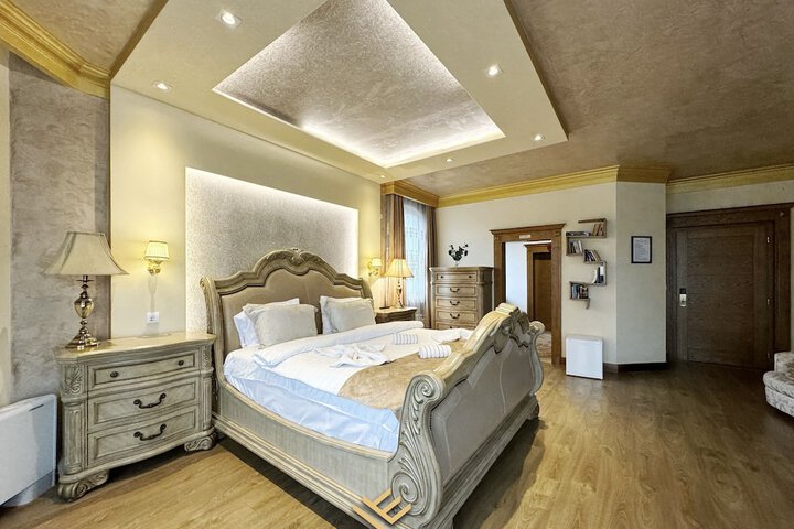 Room 10 of 121